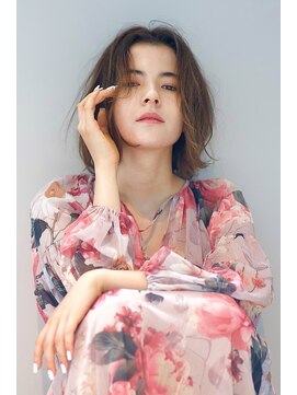 ネウィサリュー 立川(newi saLyu) 大人可愛い20代30代40代小顔ワンサイドショートボブ丸み前下がり