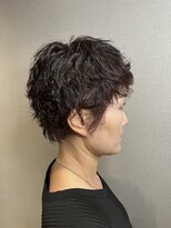 リリ(Liri material care salon by JAPAN) ボリュームと動きのあるショートデザイン