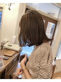 ミディアムグレージュ