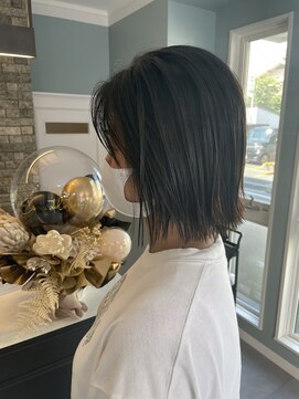 ディア(Dia) バッサリ15cmカットでイメチェン!大人気のストレートボブ☆