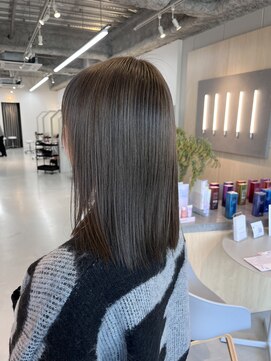 シダ(sida SAIIN) 20代30代シアーグレージュ似合わせカット