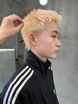 スパイキーショート、ブロンドカラー、メンズショート、金髪
