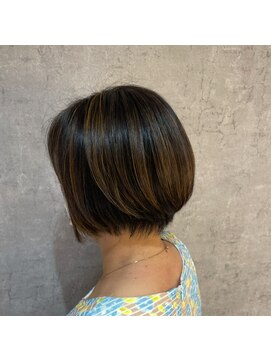 アッシュ 白楽店(Ash) 大人のハイライトショートボブ