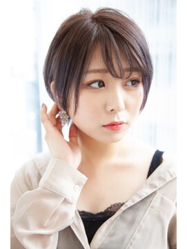 キキ(kiki) ヌーディベージュショート