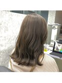 オリーブベージュ