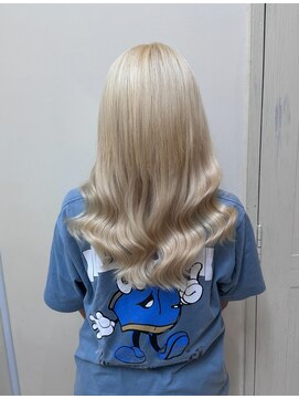 クラナ(clana) エクステでブロンドヘアー