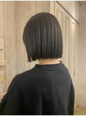 ぱっつん切りっぱボブ