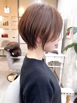 シシ 大宮(She 2.) ショート/ショートボブ/ショートカット/丸みショート/大宮