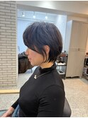 くびれショートヘア白髪ぼかし