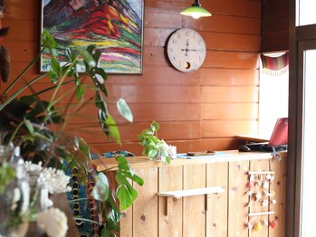 ファナウルー(Fana Uru)の写真/【茂原駅徒歩5分】南国を感じる居心地のいい空間で、ライフスタイルに寄り添うヘアを創り上げます