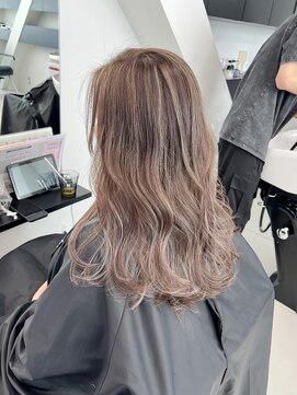 アライブ キチジョウジ(ALIVE Kichijoji) 白髪染めを使わ白髪を馴染ませるハイライト