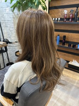 白髪を隠すから、活かすへ。繰り返す白髪染めも、艶やかに美しく。オーガニックで叶える上質カラー♪