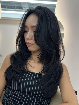 ヨロ 小岩(YOLO) ハイライトカラー海外レイヤーカットケアブリーチダブルカラー