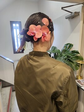 イット(it.) it. YUI 生花アレンジ 卒業式ヘア