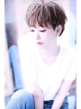 シーラス バイクラウドゼロ(Cirrus by Cloud zero) 大人可愛いアッシュカラー小顔ショート【Cirrus by Cloud zero】