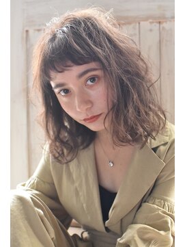 メーヴェ(Mowen) mowen×外ハネミディアム×ラフウェーブ×ミルクティーベージュ