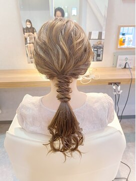 ララルーモ スタジオ(LaLarOomo STUDIO) 【JR新宿東口3分西武新宿駅直結】ローポニーぐるぐるアレンジ