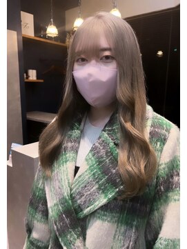 リノショアーズ 日本大通り店(RINOSHORES) 韓国風ロングヘアトリプルカラーハイトーンブリーチミルクティー