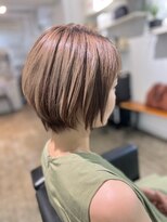 ツムグ 代官山店(TUMUGU)&nbsp;小顔ショートボブ丸みショート×アッシュオリーブ白髪ぼかし