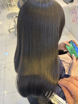 リーホリエ(Lee Horie) 赤みを消して透明感を