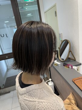 ユーリ(juli) 切りっぱなしボブ