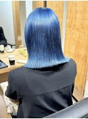 ハイトーンブルー×切りっぱなしボブ