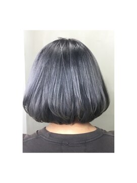 白髪ぼかしカラー☆プラチナシルバー☆ボブ