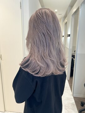 リノ(RLINO) 【名古屋/栄】レイヤーカット/ブリーチ/グレー