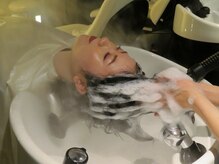 頭皮環境から整える“ヘッドスパ”も人気◎