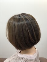 ヨシトモ(YOSHITOMO) 初めての白髪ぼかしハイライトでも安心♪透明感ベージュ×ボブ