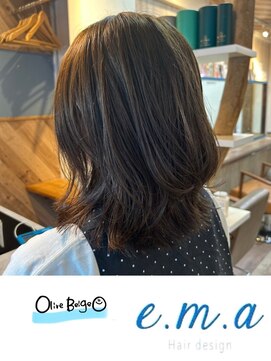 エマヘアデザイン(e.m.a Hair design) オリーブベージュ