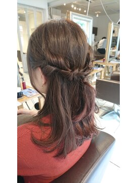 ウィービーパセリ(webeparsley by Johji Group) くるりんぱおしゃれヘアアレンジ 【担当 木村沙織】