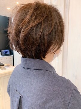キャアリー(Caary) 福山市　丸みショートボブ　エアリーショートヘア人気キャアリー