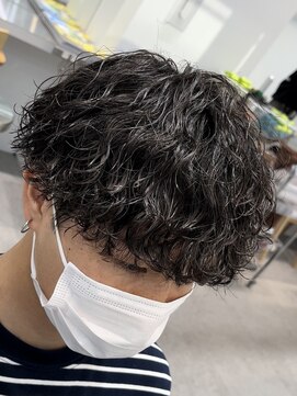 フィフス トウキョウ (fifth TOKYO) センターパートツイストスパイラルパーマメンズマッシュパーマ