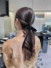 ローポニー/ベロアリボン/巻き髪/タイトアレンジ/お呼ばれヘア
