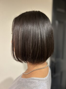 ロビンソン(Robinson) 切りっぱなしボブ