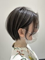 スティロ(stylo)&nbsp;レイヤーカットハイライトショートヘアイルミナカラーオージュア