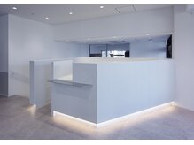カイノ 光明池店(KAINO)の雰囲気（広々としたエントランスでお客様をお出迎え）