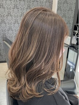 ジュエラ(Jewelux by trusty)の写真/【大人のための上質空間サロン】落ち着いた雰囲気で美髪が叶います☆ゆったりとお過ごしください♪