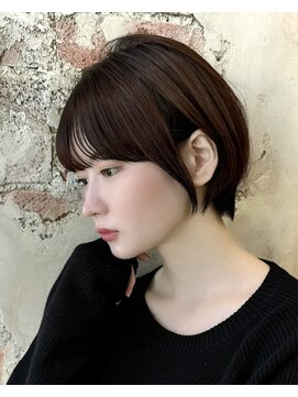 アフロート ルヴア(AFLOAT RUVUA) 【岩田莉奈】一人一人のオーダーメイドカットで骨格矯正 新宿