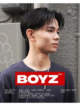 ゾーイボーイズ(ZOEY BOYZ) 刈り上げセンターパートダウンパーマ