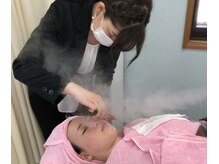 シェービングアンドヘッドスパ マリン(shaving&headspa Marine)の雰囲気（～施術シーン～）