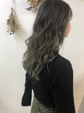 ノア(NOA by KENJE) バレイヤージュ　グレー .