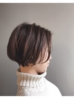 カウチ(Kauti)&nbsp;レザーカットで前下がりボブ