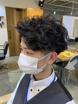 エルオム(EL.HOMME) 【MITSU】リバースサイドパートアップバング×刈り上げショート