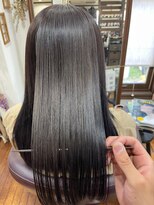 美容室 メザミー MESAMIES 大人きれいセミウェットナチュラルストレートロング耳掛け小顔