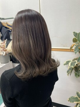 フース(Hus) くすみグレージュ グラデーションカラー