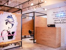 ラックスビーギャラリー なんば駅前店(LUXBE GALLERY)の雰囲気（女性も男性もご来店して頂きやすいカジュアルな店内です☆）