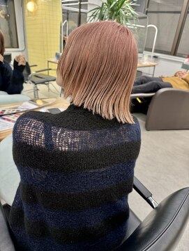 ヒビヲ(HIBIO) ショートボブ切りっぱなしボブタッセルボブミルクティーベージュ