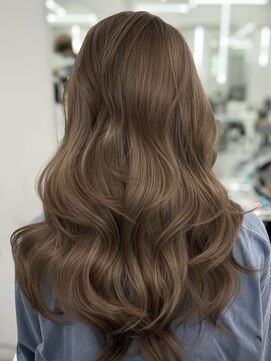 アマトウキョウスマートサロン(AMA TOKYO×Smart Salon) ヘーゼルベージュ　ブリーチなし　レイヤーカット　海外風